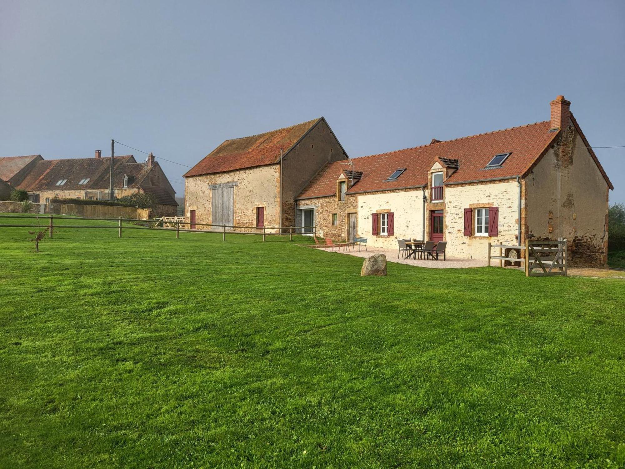 Gite Au Centre De La France Vesdun Exterior photo